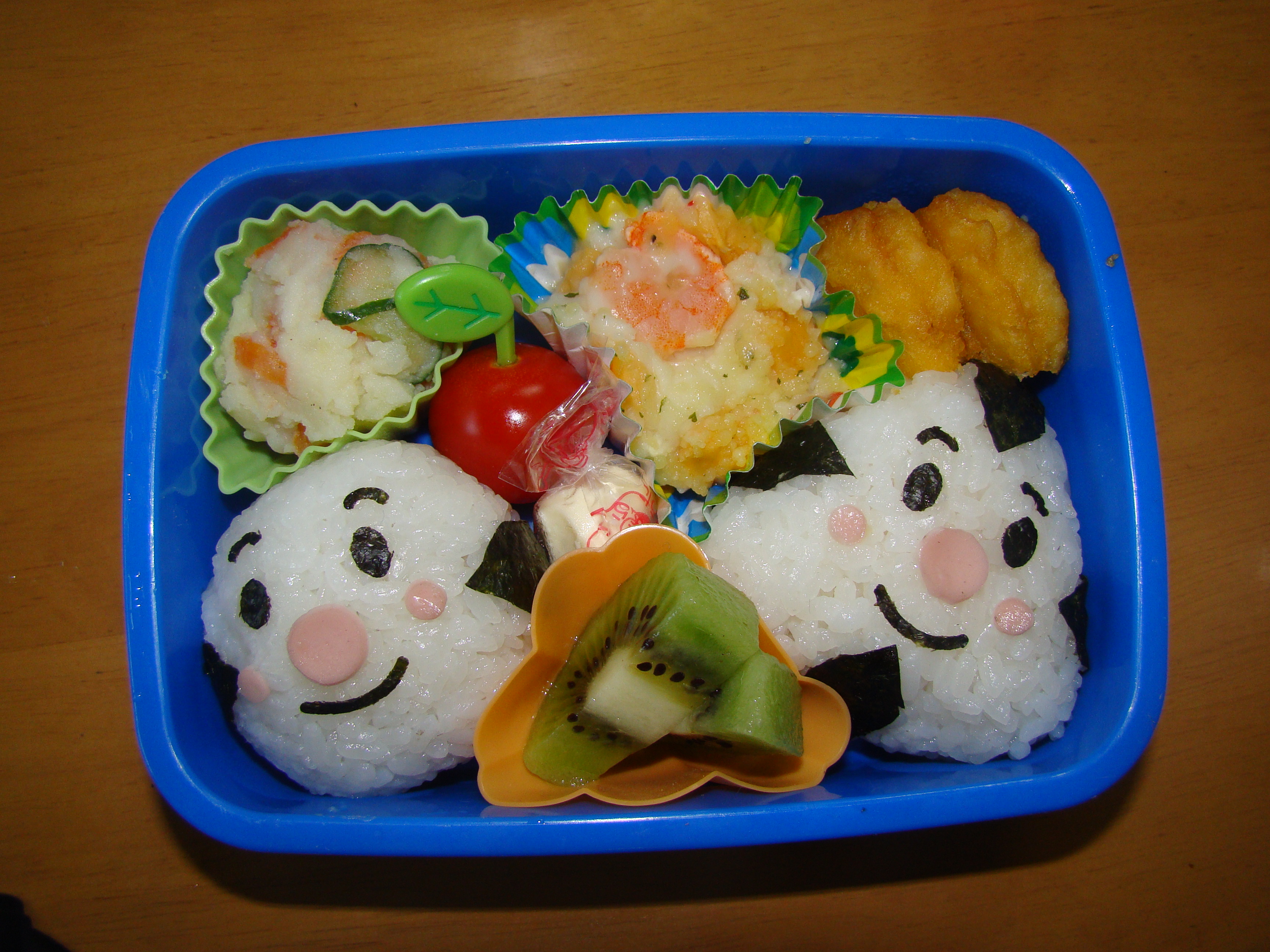 おむすびまんとこむすびまん弁当 幼稚園のお弁当 初心者ママのキャラ弁道